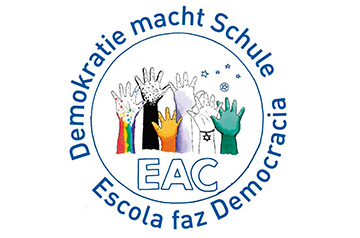 Logomarca Escola faz Democracia - 5 mãos coloridas representando religiões e GLBTs